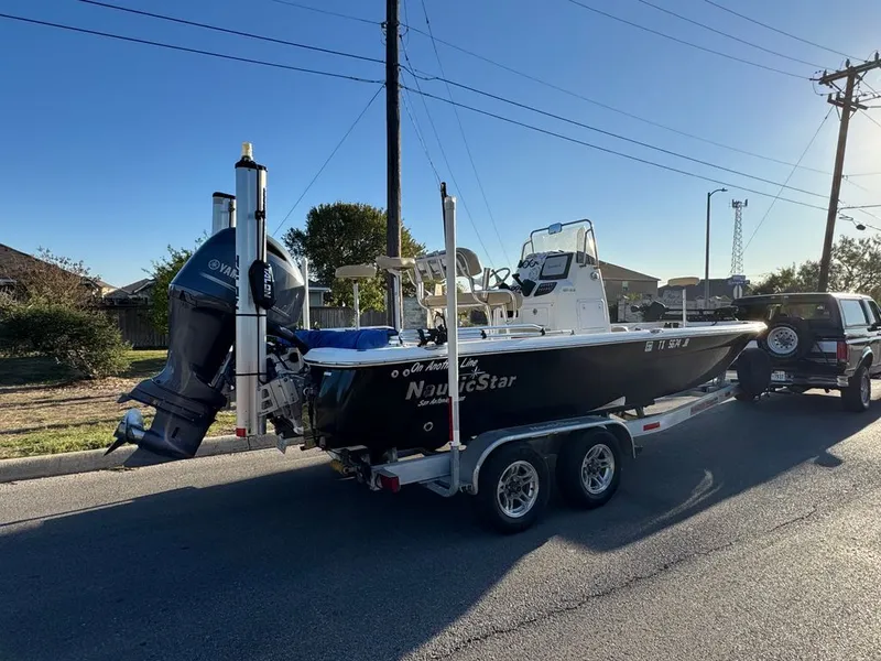 Slide: The Image of NauticStar 227 XTS CC 2019 - 6