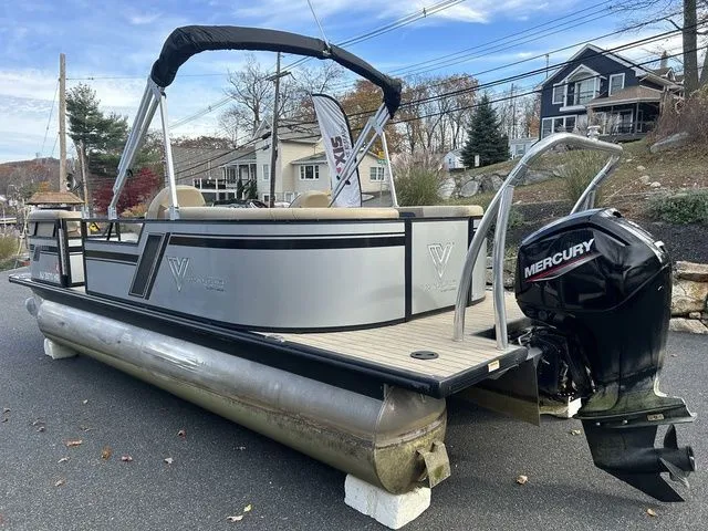 Slide: The Image of Viaggio Lago U L20U 2022 - 10