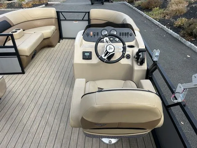 Slide: The Image of Viaggio Lago U L20U 2022 - 6