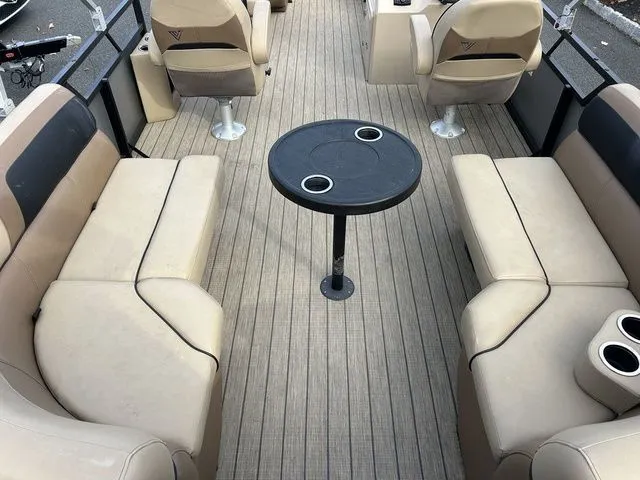 Slide: The Image of Viaggio Lago U L20U 2022 - 9