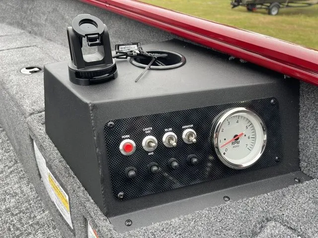 Slide: The Image of Tracker Super Guide V 16 T 2026 - 16