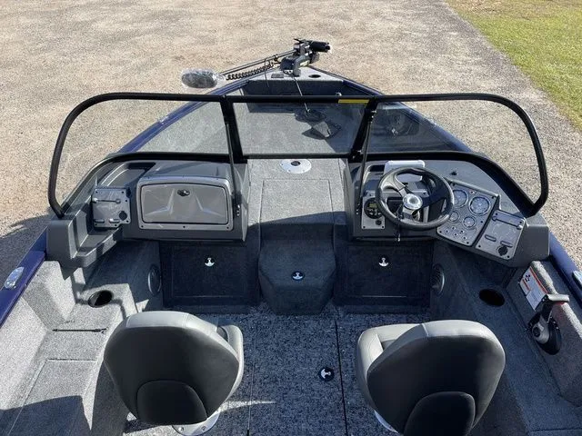 Slide: The Image of Tracker Pro Guide V-175 WT 2026 - 12