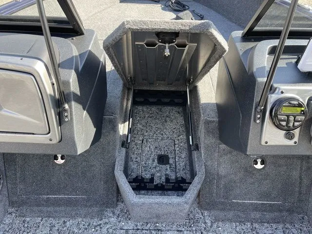 Slide: The Image of Tracker Pro Guide V-175 WT 2026 - 13