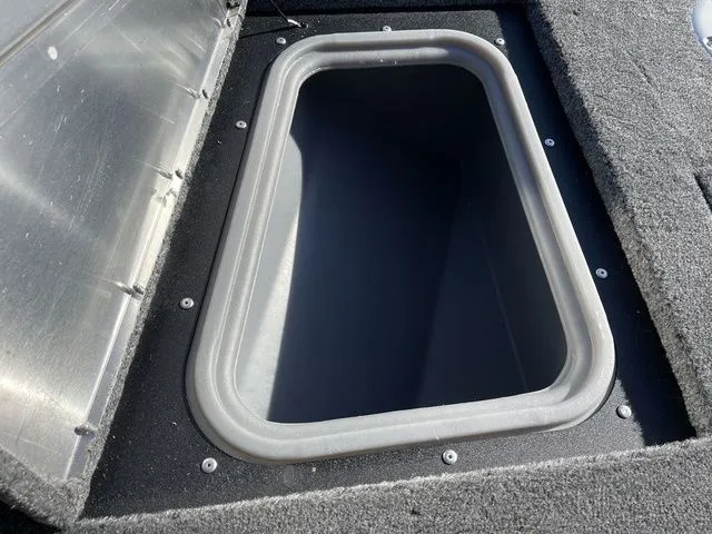 Slide: The Image of Tracker Pro Guide V-175 WT 2026 - 15