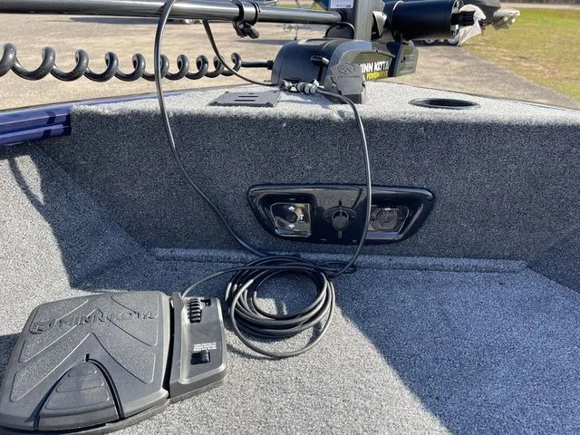 Slide: The Image of Tracker Pro Guide V-175 WT 2026 - 17