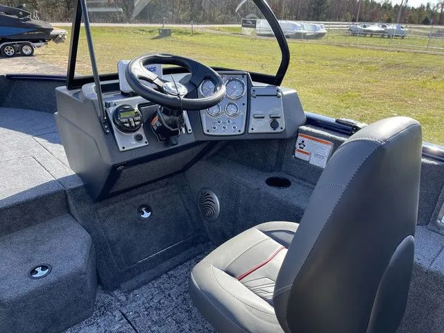 Slide: The Image of Tracker Pro Guide V-175 WT 2026 - 19