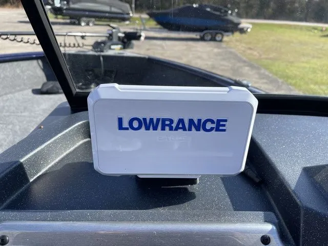 Slide: The Image of Tracker Pro Guide V-175 WT 2026 - 22