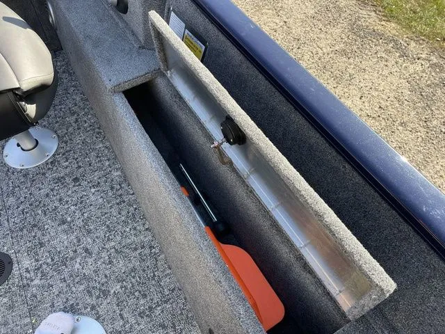 Slide: The Image of Tracker Pro Guide V-175 WT 2026 - 26