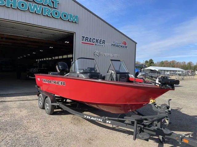 Slide: The Image of Tracker Targa V-18 Combo 2026 - 11