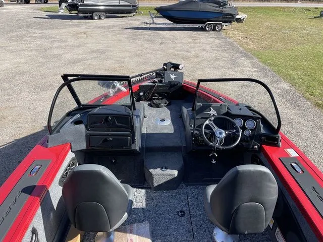 Slide: The Image of Tracker Targa V-18 Combo 2026 - 13