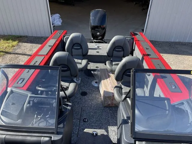 Slide: The Image of Tracker Targa V-18 Combo 2026 - 15