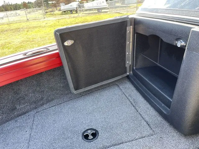 Slide: The Image of Tracker Targa V-18 Combo 2026 - 19