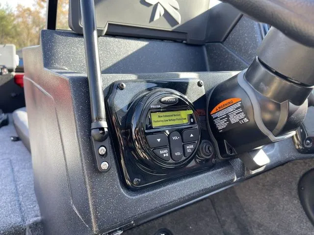 Slide: The Image of Tracker Targa V-18 Combo 2026 - 23