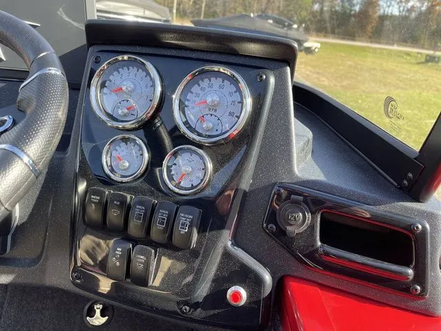 Slide: The Image of Tracker Targa V-18 Combo 2026 - 25