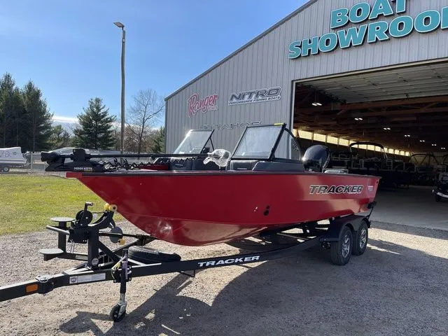 Slide: The Image of Tracker Targa V-18 Combo 2026 - 3