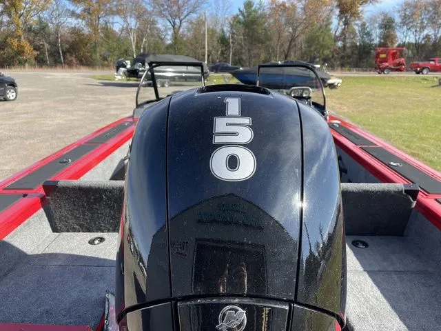 Slide: The Image of Tracker Targa V-18 Combo 2026 - 7