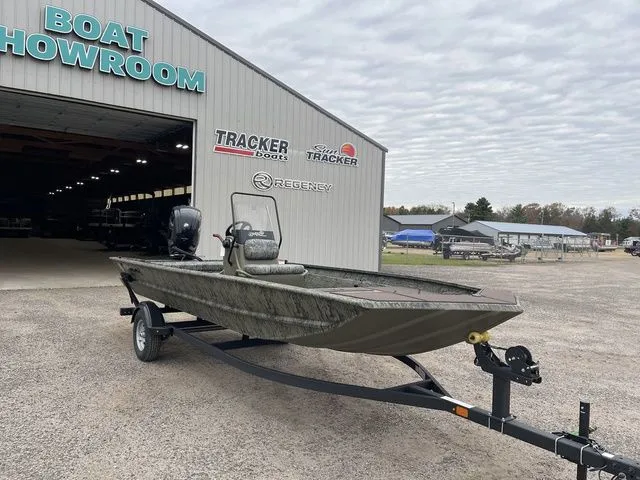 Slide: The Image of Tracker Grizzly 1860 CC 2026 - 10