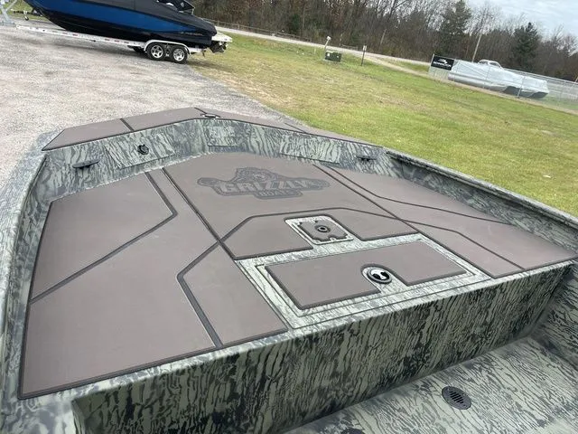 Slide: The Image of Tracker Grizzly 1860 CC 2026 - 17