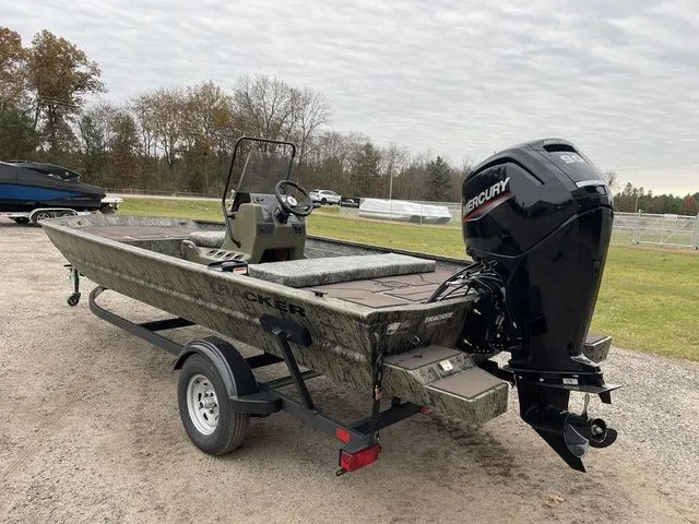 Slide: The Image of Tracker Grizzly 1860 CC 2026 - 5