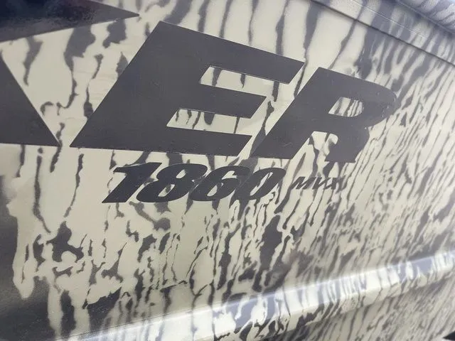 Slide: The Image of Tracker Grizzly 1860 CC 2026 - 8