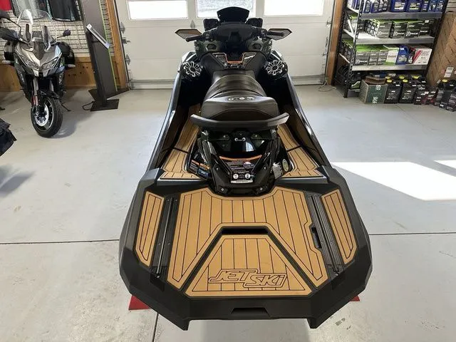 Slide: The Image of Kawasaki Jet Ski Ultra® 160LX 2025 - 3
