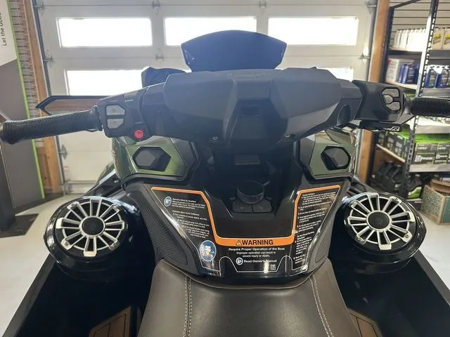 Slide: The Image of Kawasaki ULTRA 160LX 2025 - 6