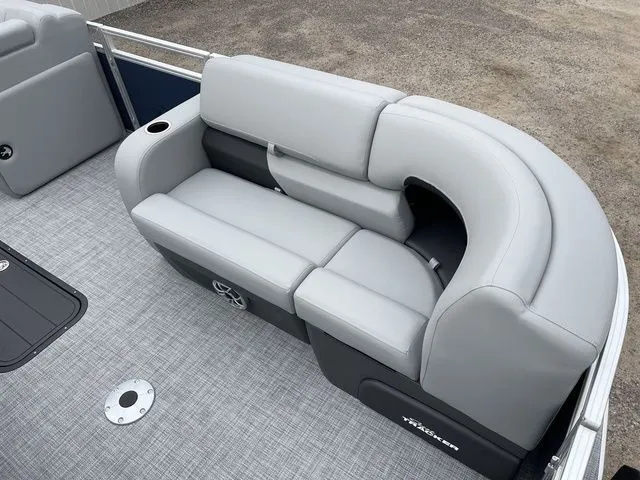 Slide: The Image of Sun Tracker SportFish 22 XP3 2026 - 12