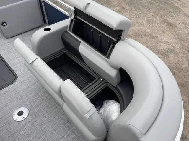 Slide: The Image of Sun Tracker SportFish 22 XP3 2026 - 13