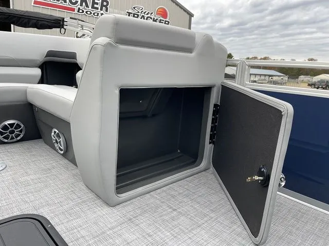 Slide: The Image of Sun Tracker SportFish 22 XP3 2026 - 18