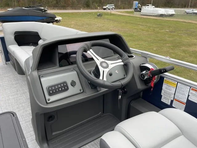 Slide: The Image of Sun Tracker SportFish 22 XP3 2026 - 21