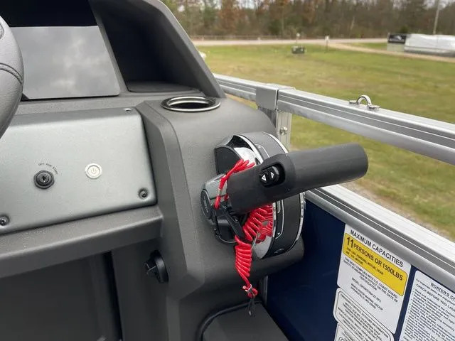 Slide: The Image of Sun Tracker SportFish 22 XP3 2026 - 23