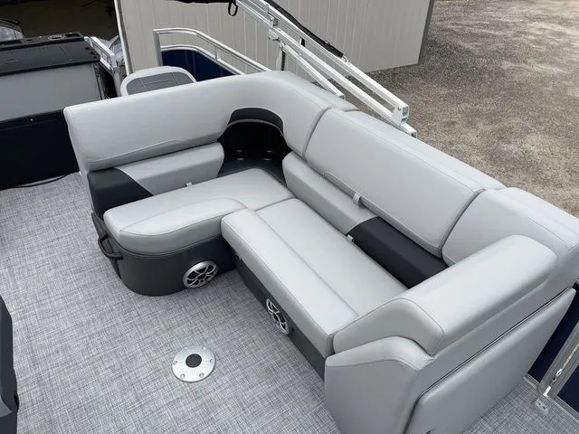 Slide: The Image of Sun Tracker SportFish 22 XP3 2026 - 24