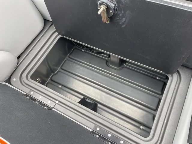 Slide: The Image of Sun Tracker SportFish 22 XP3 2026 - 26