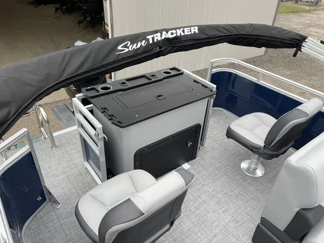 Slide: The Image of Sun Tracker SportFish 22 XP3 2026 - 29