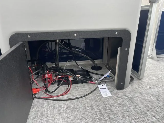 Slide: The Image of Sun Tracker SportFish 22 XP3 2026 - 32