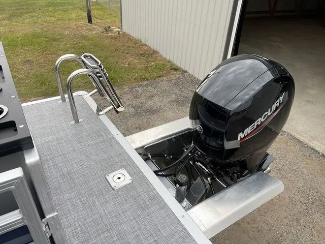 Slide: The Image of Sun Tracker SportFish 22 XP3 2026 - 33