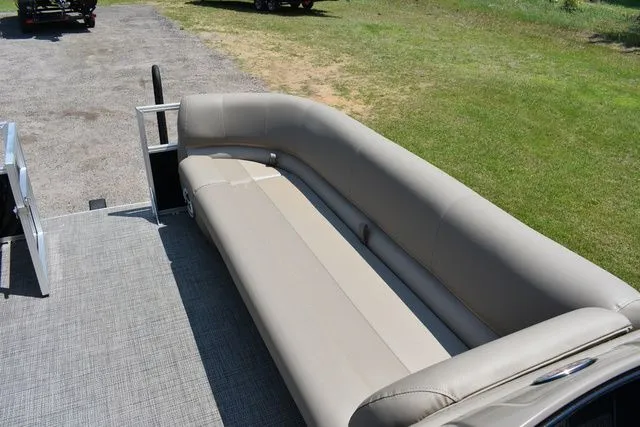 Slide: The Image of Ranger 200C 2025 - 11