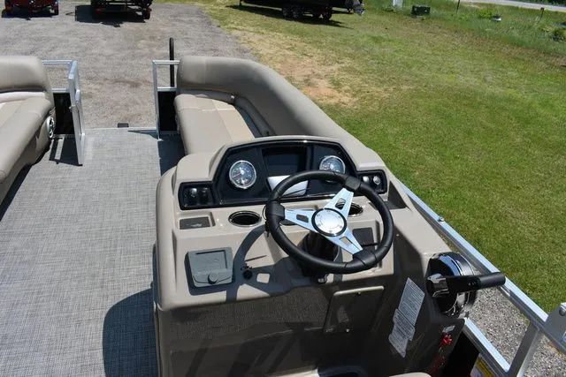 Slide: The Image of Ranger 200C 2025 - 12