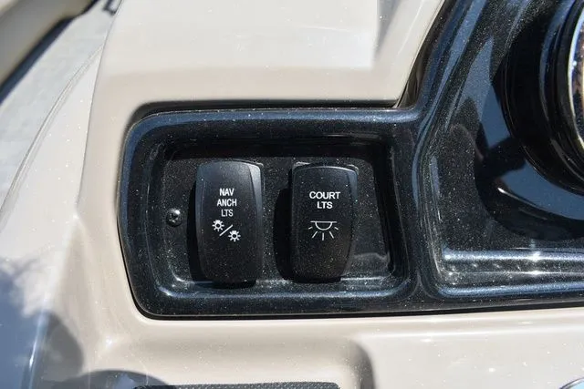 Slide: The Image of Ranger 200C 2025 - 13