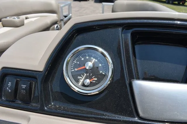 Slide: The Image of Ranger 200C 2025 - 15