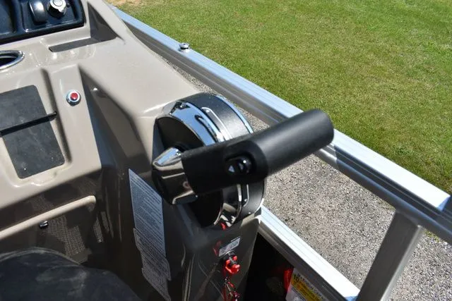 Slide: The Image of Ranger 200C 2025 - 18