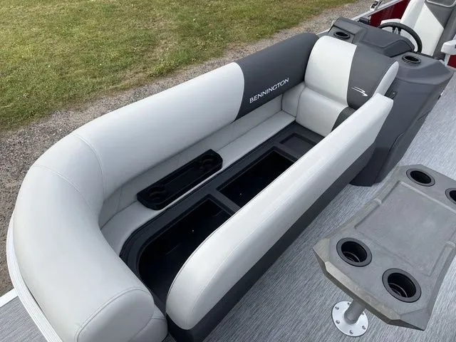 Slide: The Image of Bennington S Swingback 22 SSB 2026 - 15