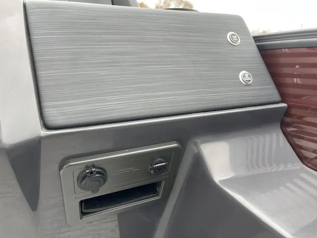 Slide: The Image of Bennington S L-Bench 20 SL 2026 - 27