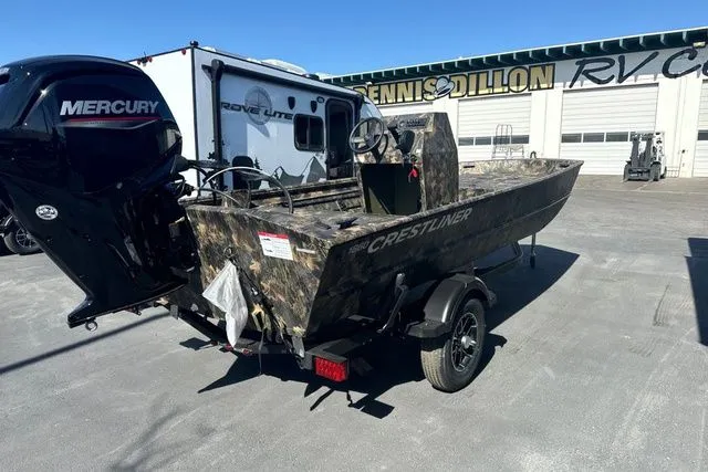 Slide: The Image of Crestliner Retriever 2025 - 18