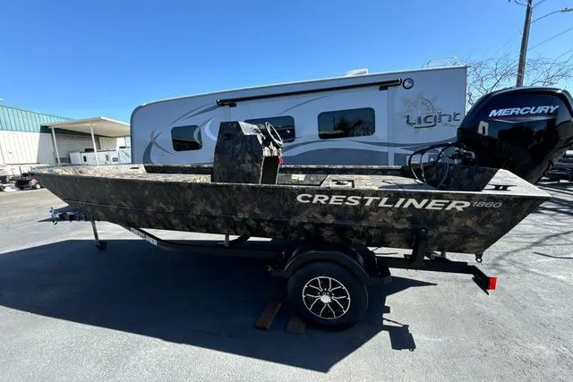 Slide: The Image of Crestliner Retriever 2025 - 20