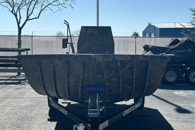 Slide: The Image of Crestliner Retriever 2025 - 21