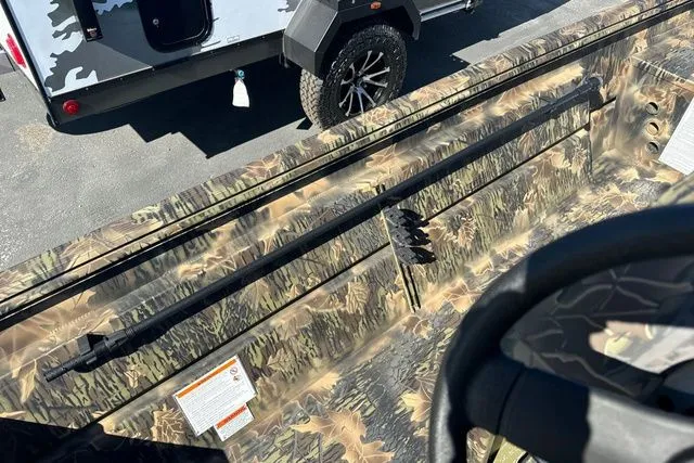 Slide: The Image of Crestliner Retriever 2025 - 23