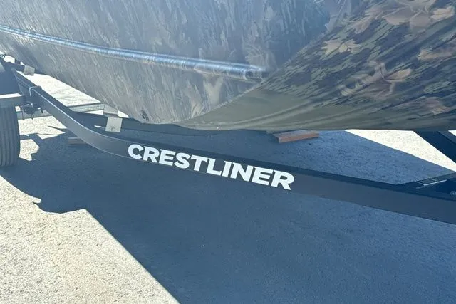 Slide: The Image of Crestliner Retriever 2025 - 24