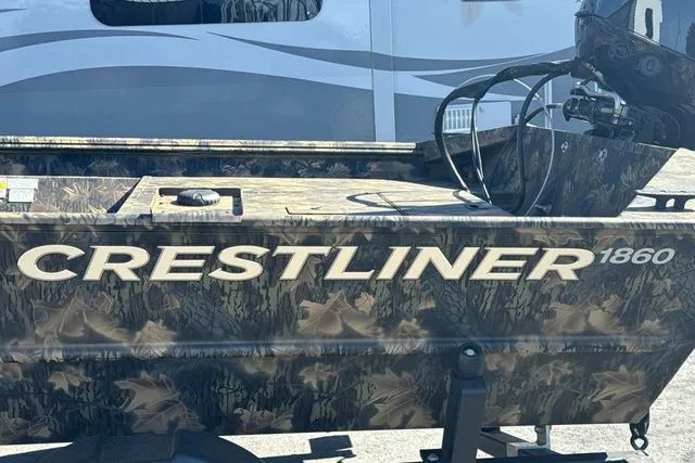 Slide: The Image of Crestliner Retriever 2025 - 27