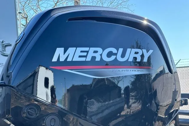 Slide: The Image of Crestliner Retriever 2025 - 28